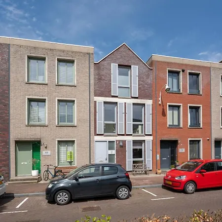 Very Spacious Near City Of Leiden